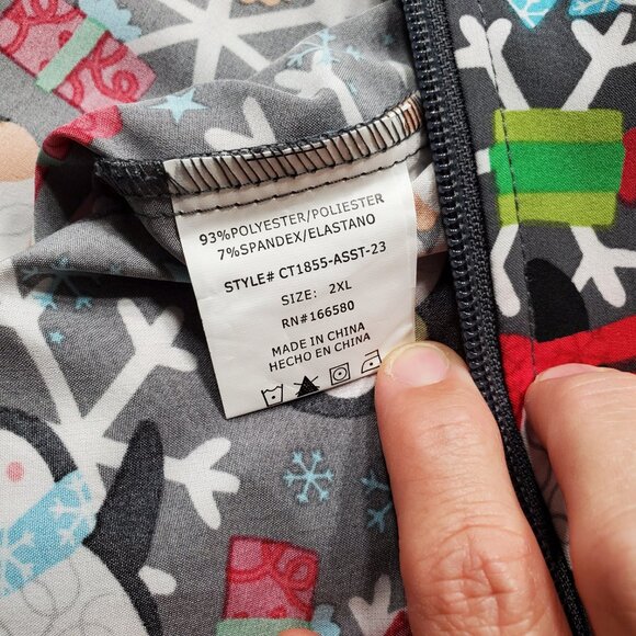 Elite Med Performance Scrub Jacket Penguins Presents and Snowflakes Wmn Sz 2XL - Picture 4 of 11